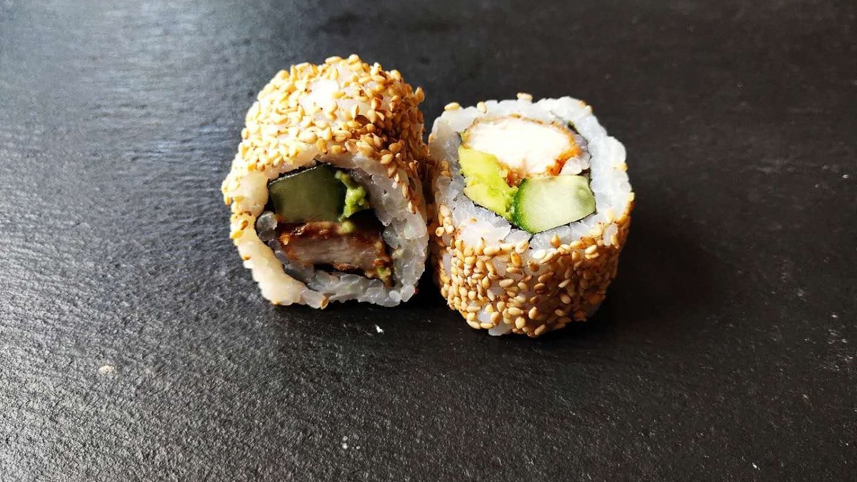 A3dcba46 4947 11Ec B0b4 Fae4be369d91 Chicken Roll