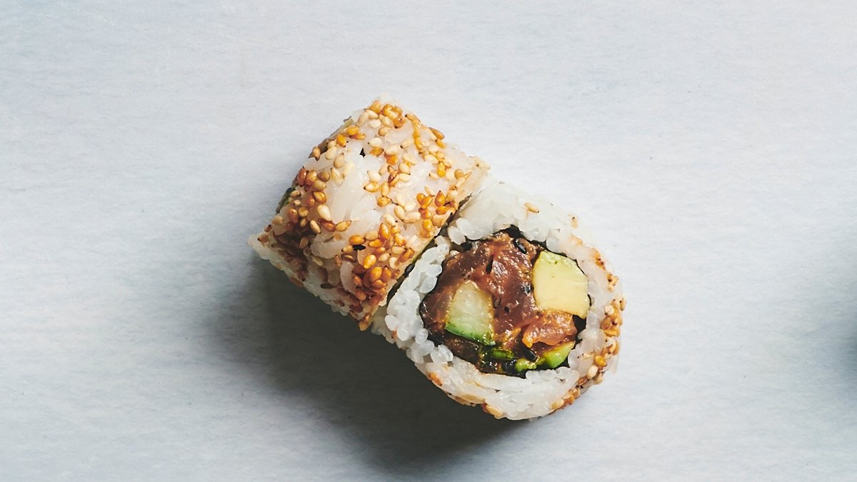 5552055C 14A0 11Eb 947D A6cfbc46daec Uromaki