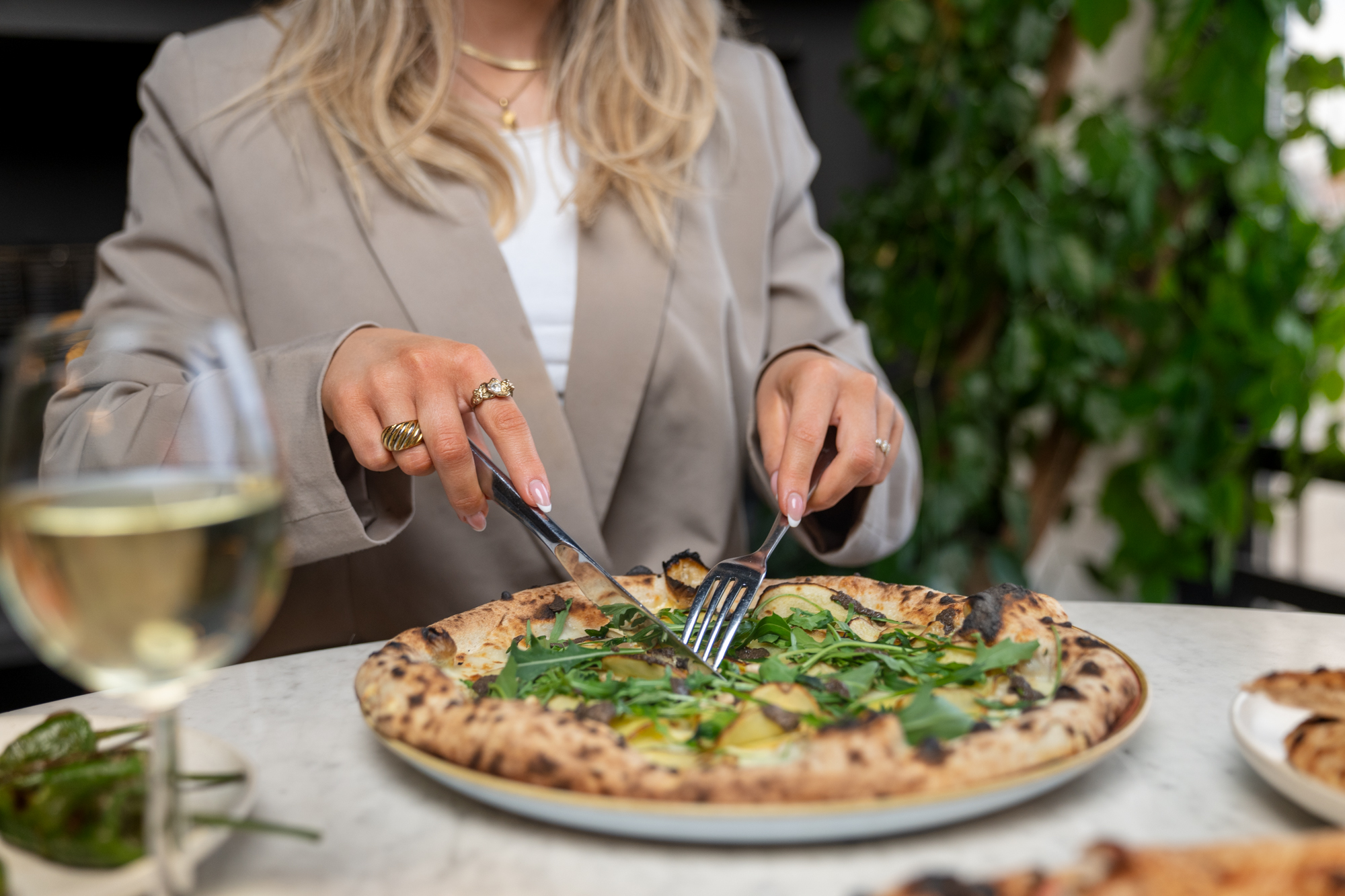 50683946 298276224164792 6714115012815749120 O