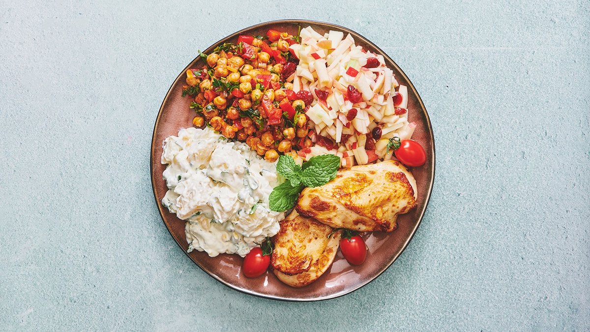 1107E8cc B020 11Ec B7de 3A0a0483a851 Kylling Fillet Med 3 Slags Salat