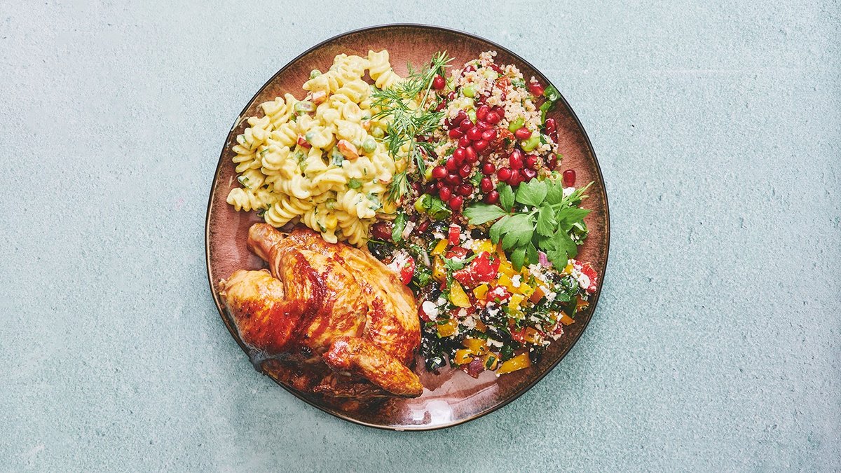 Ddbcbe06 B020 11Ec 942F 72B64f1485f1 3 Slags Salater Med Halv Kylling