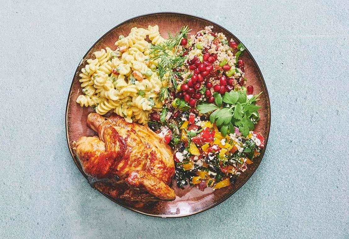 Ddbcbe06 B020 11Ec 942F 72B64f1485f1 3 Slags Salater Med Halv Kylling