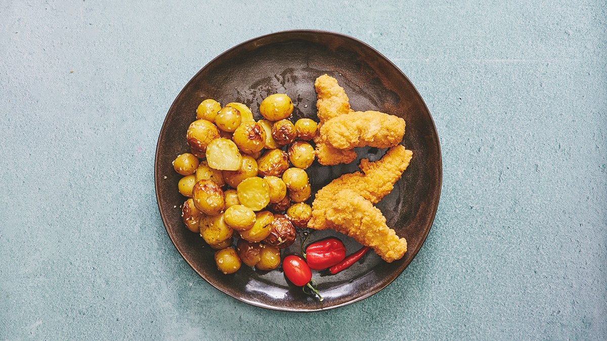 71Df00f0 B01f 11Ec B3bb 7E8737420335 Paneret Kylling Stykker Med Kartoffler