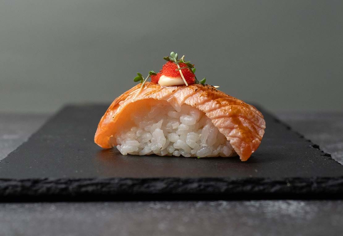 Nigiri Laks Flamberet