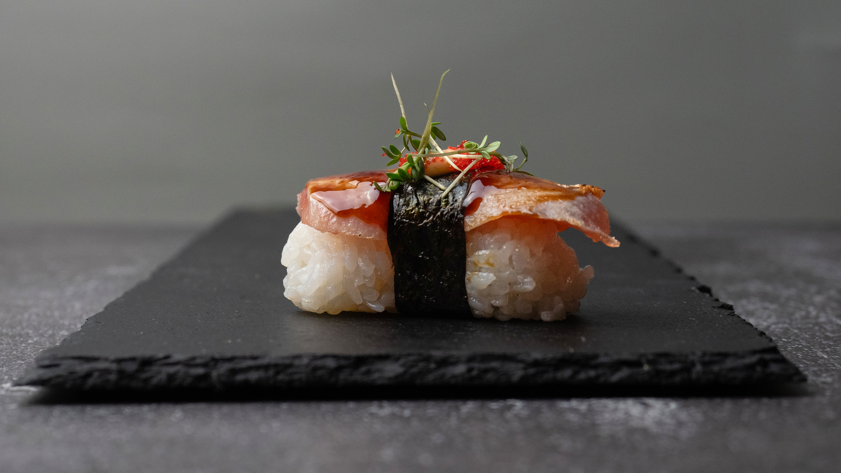 Nigiri Flamberet Tun