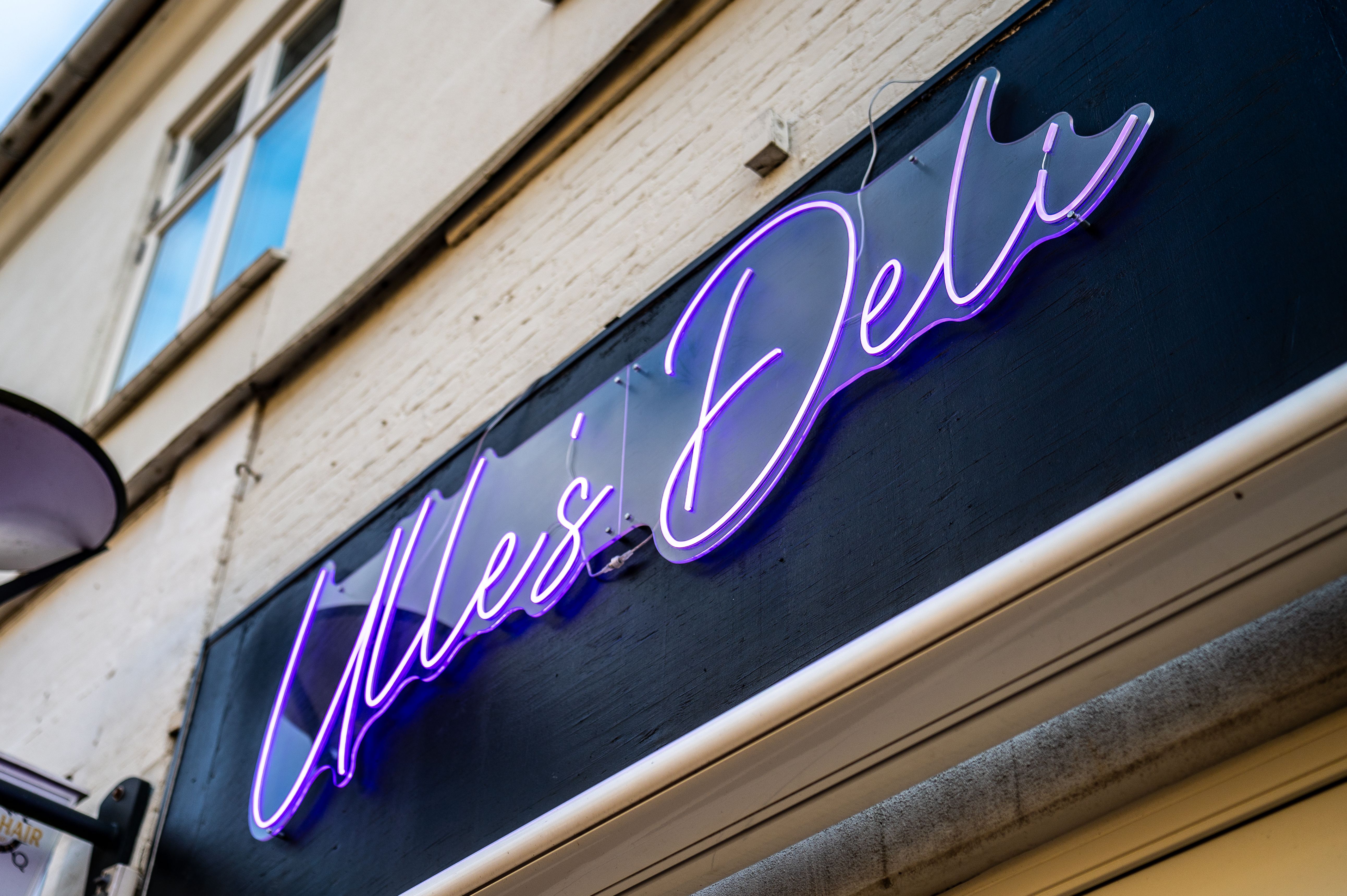 ulles deli logo