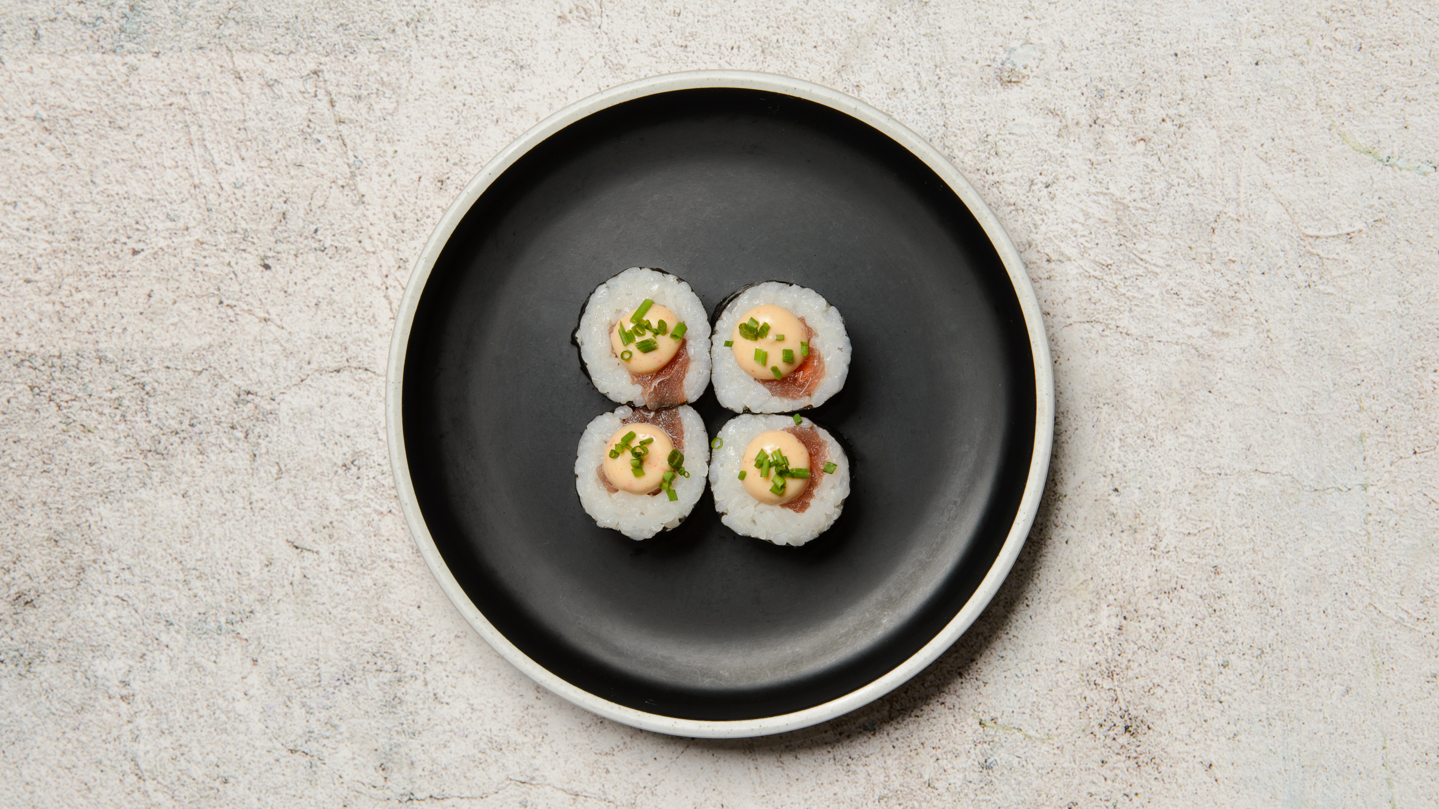 Hosomaki Tun Med Purløg Og Chili