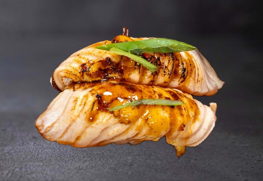 Nigiri Flamberet Laks Compressed