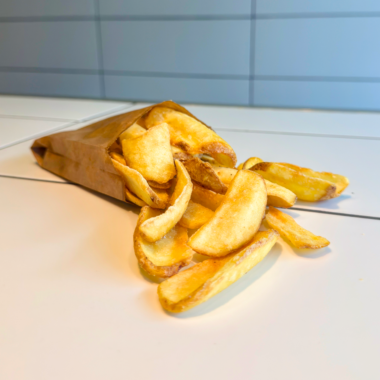 Mogges Frier Sideview Full