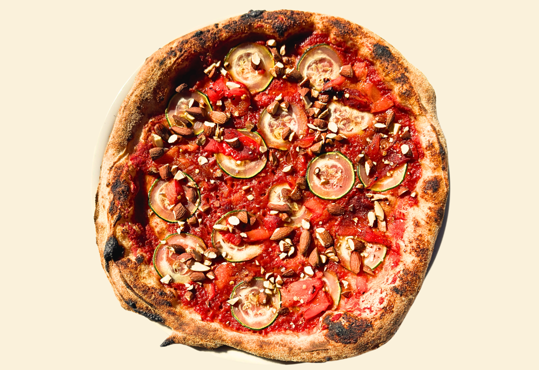 Månedenspizza Medbaggrund